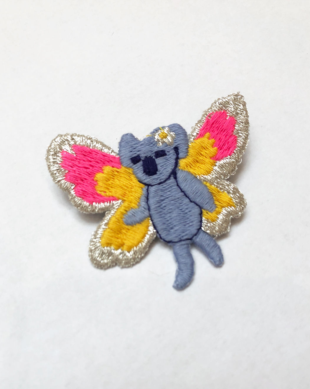 beccoさん コアラと蝶の刺繍ブローチ fit=scale-down,w=1200