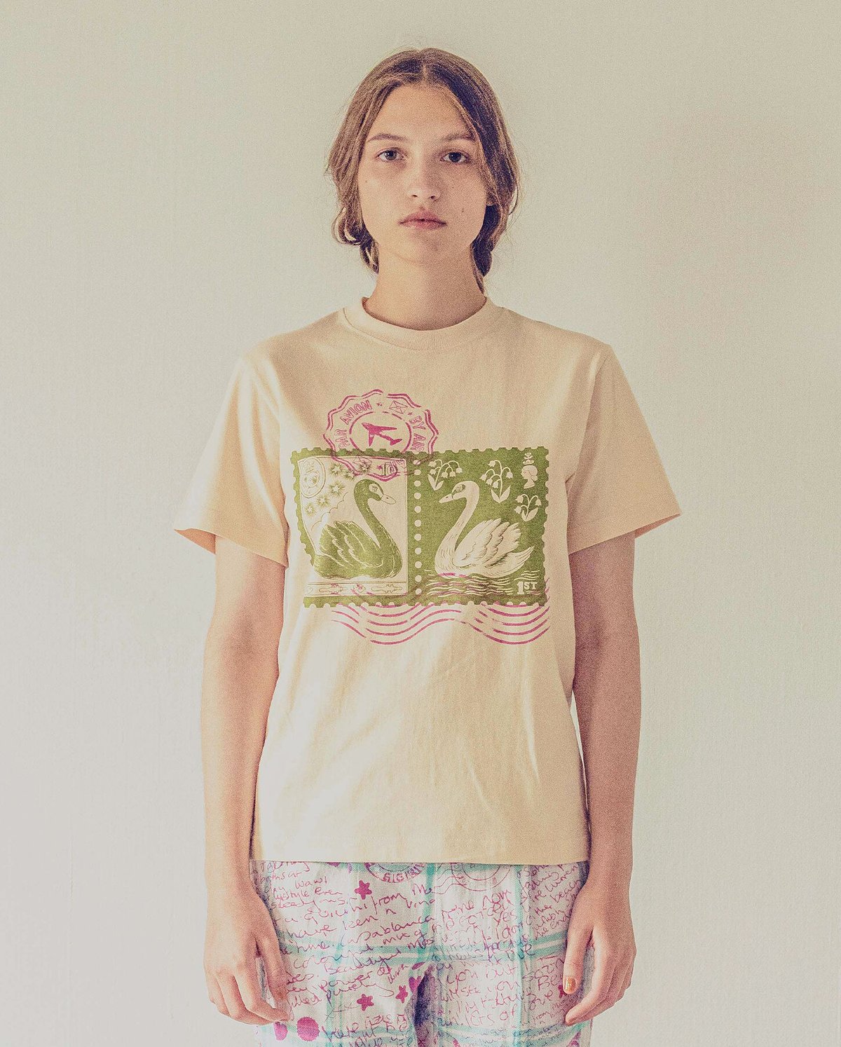 スワン切手のTシャツ (ivory) | migh-T by Kumiko Watari