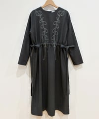 スズラン刺繍ワンピース (dark grey)（先行予約）