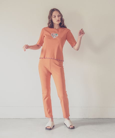 ハート切手の刺繍リブTシャツ (orange)