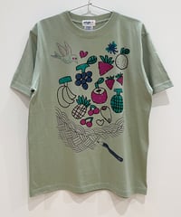 フルーツバスケットのTシャツ (sage green)