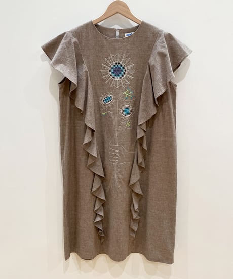 <SAMPLE SALE> ヒマワリの刺繍のフリルワンピース (brown)
