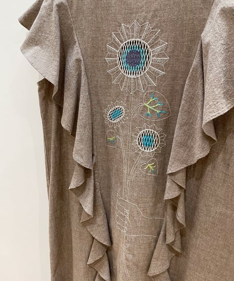<SAMPLE SALE> ヒマワリの刺繍のフリルワンピース (brown)
