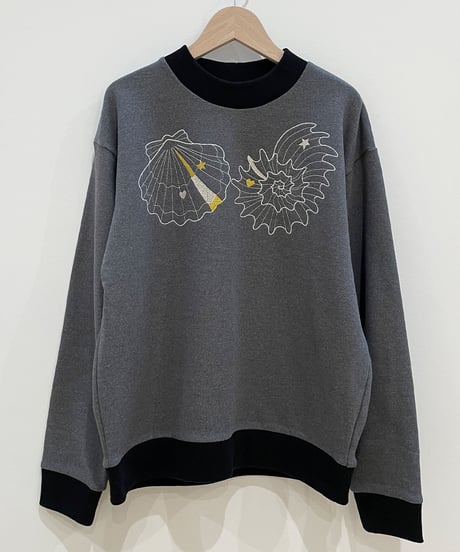 マーメイドシェル刺繍スウェット (charcoal)
