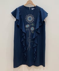 <SAMPLE SALE> ヒマワリの刺繍のフリルワンピース (navy)