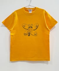 バタフライガールのTシャツ (deep yellow)