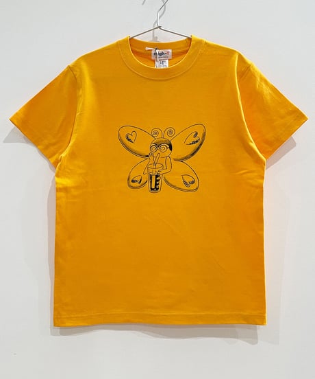 バタフライガールのTシャツ (deep yellow)