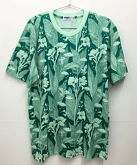 カンナの花のプリントメンズTシャツ (green)