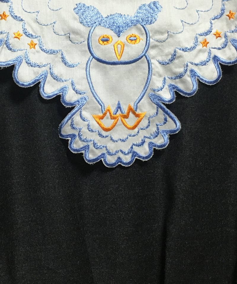 フクロウの刺繍えりブラウス(charcoal) | migh-T by Kumiko Watari フクロウの刺繍えりブラウス(charcoal) | migh-T by Kumiko Watari