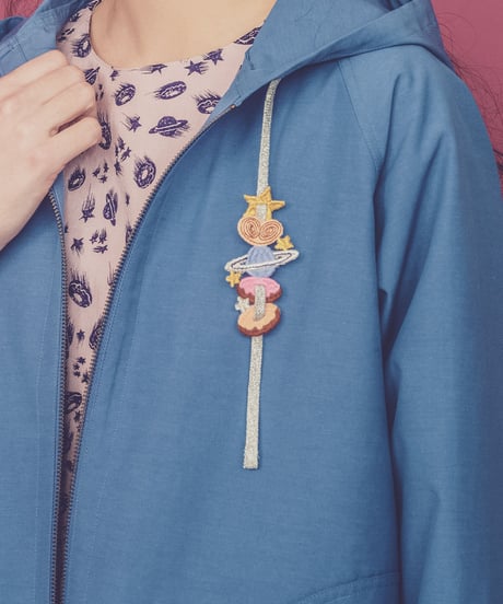 刺繍モチーフ付きドローストリングフードジャケット (light blue)