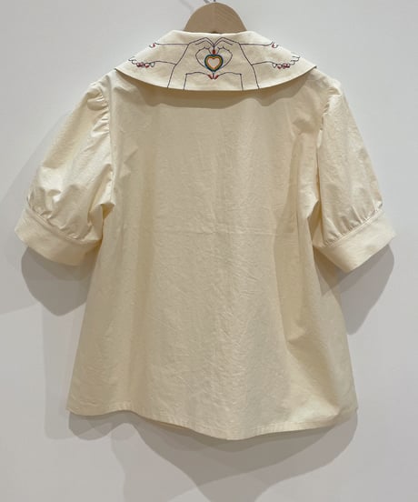 ハートサイン刺繍えりブラウス (ivory)
