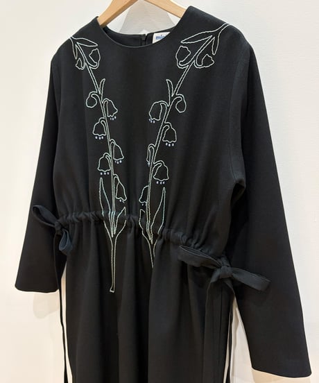 スズラン刺繍ワンピース (black)（先行予約）