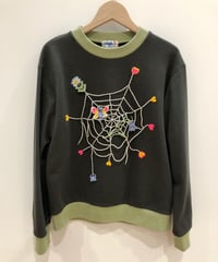 クモの巣刺繍のスウェット (dark olive)