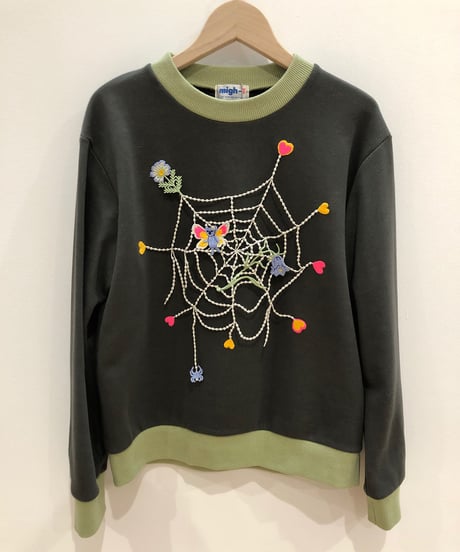 クモの巣刺繍のスウェット (dark olive)