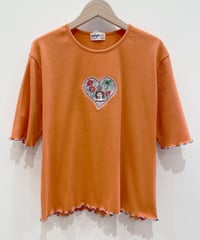 ハート切手の刺繍リブTシャツ (orange)