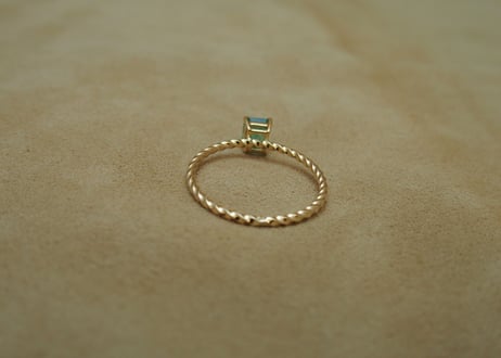 Emerald Petit Ring(s/q)