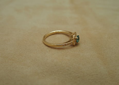 Emerald Classic Design Ring(r/d)