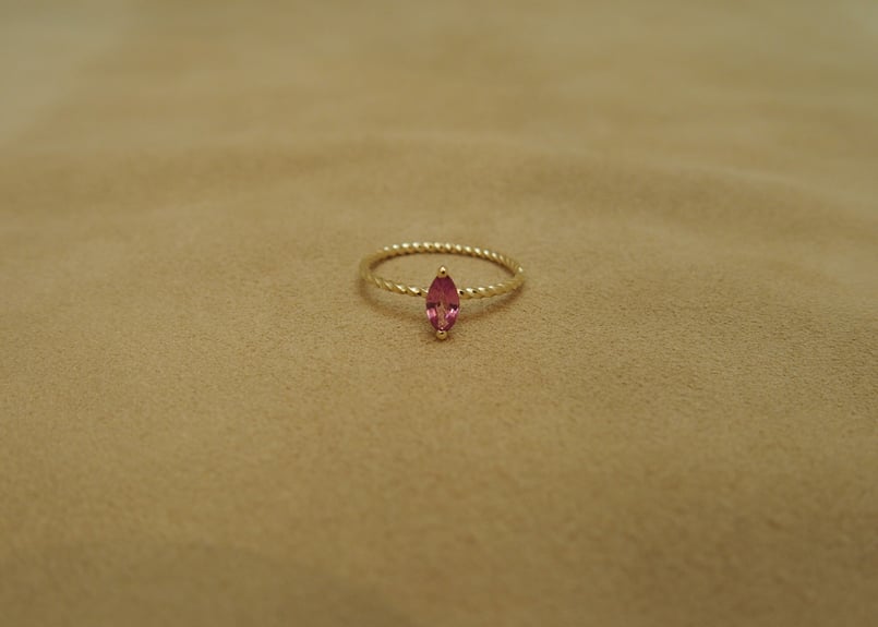 Pink Sapphire Petit Ring (m/q) | GOLDEN GOAT j