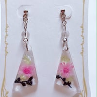 ペリドットとピンクの花のピアス　a-13