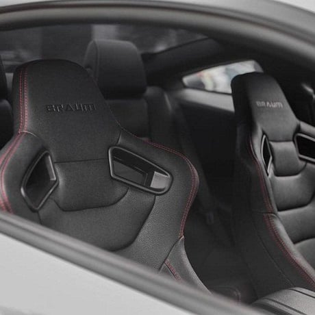 ２脚【Braum Racing  セミバケットシート Elite-X ホワイト】