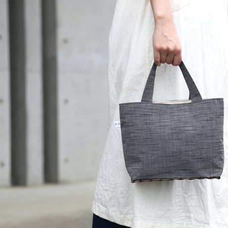 絲佳 | 籐と布を組み合わせた手提げバッグ（会津木綿）黒スラブ