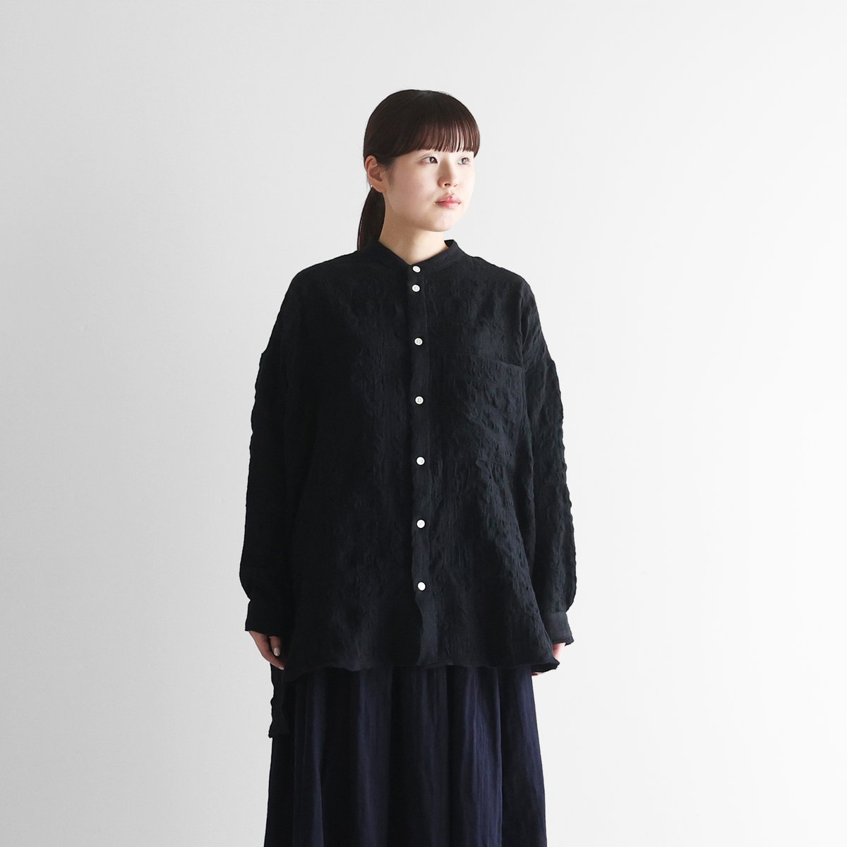 HUIS×尾州◆縮絨綿ウールガーゼ シャツ015&スカートU402◆ブラック HUIS |“HUIS×尾州”縮絨綿ウールガーゼバンドカラーオーバーシャツ