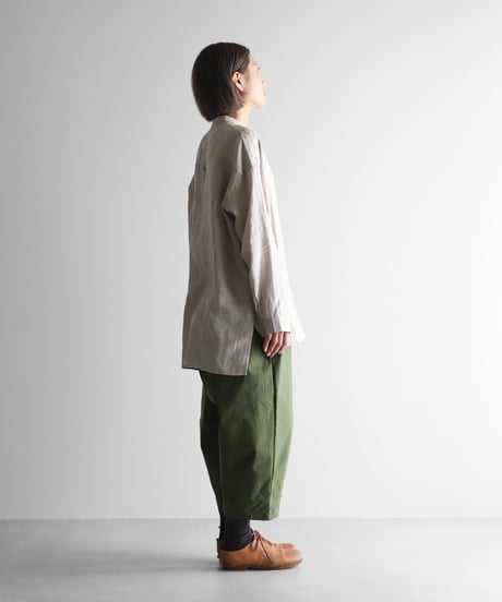 HUIS |シャトルリネンバンドカラーオーバーシャツ（きなり）【ユニセックス】015