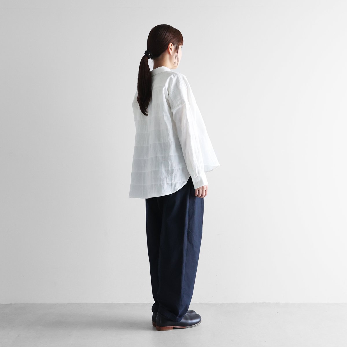 HUIS | 柄二重織シャトルジャガードワイドブラウス（ホワイト 
