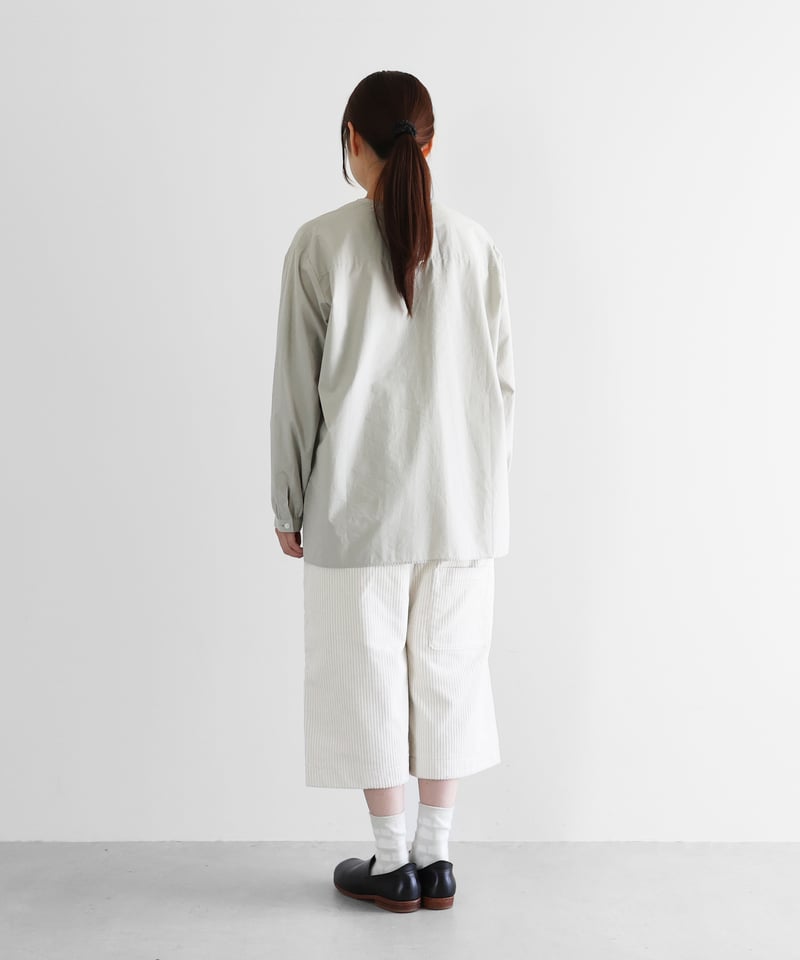HUIS | シャトルコーデュロイ8分丈パンツ（極太畝・オフホワイト