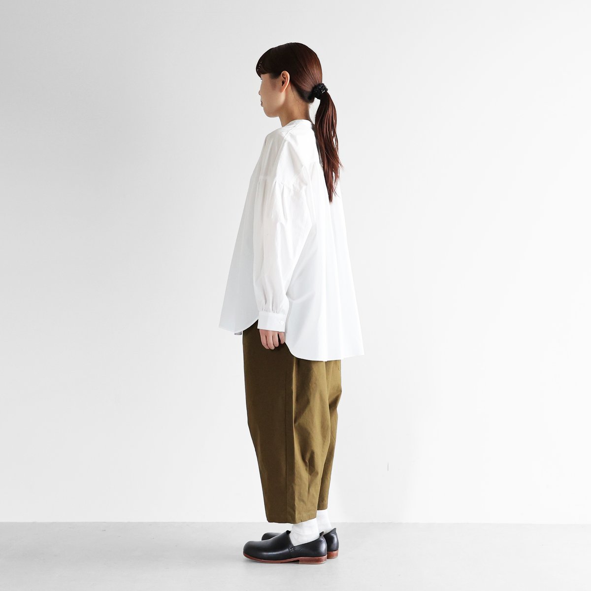 HUIS | パラシュートクロスバルーンパンツ（ダークオリーブ
