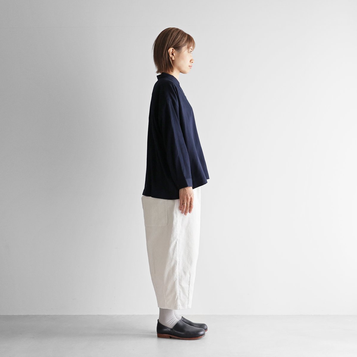 HUIS | シャトルコーデュロイバルーンパンツ（極太畝・オフホワイト