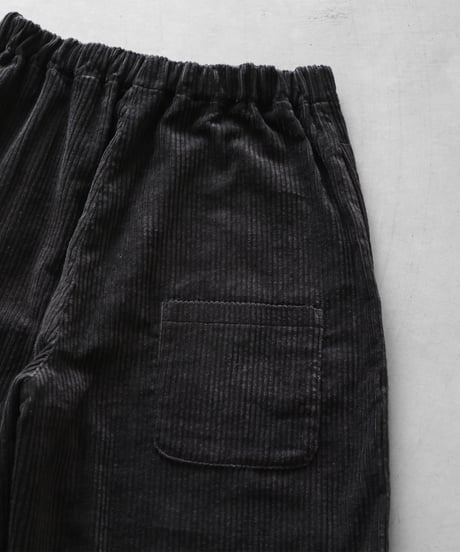 HUIS | 綿麻コーデュロイバルーンパンツロング（太畝・ダークグレー）【ユニセックス】506L