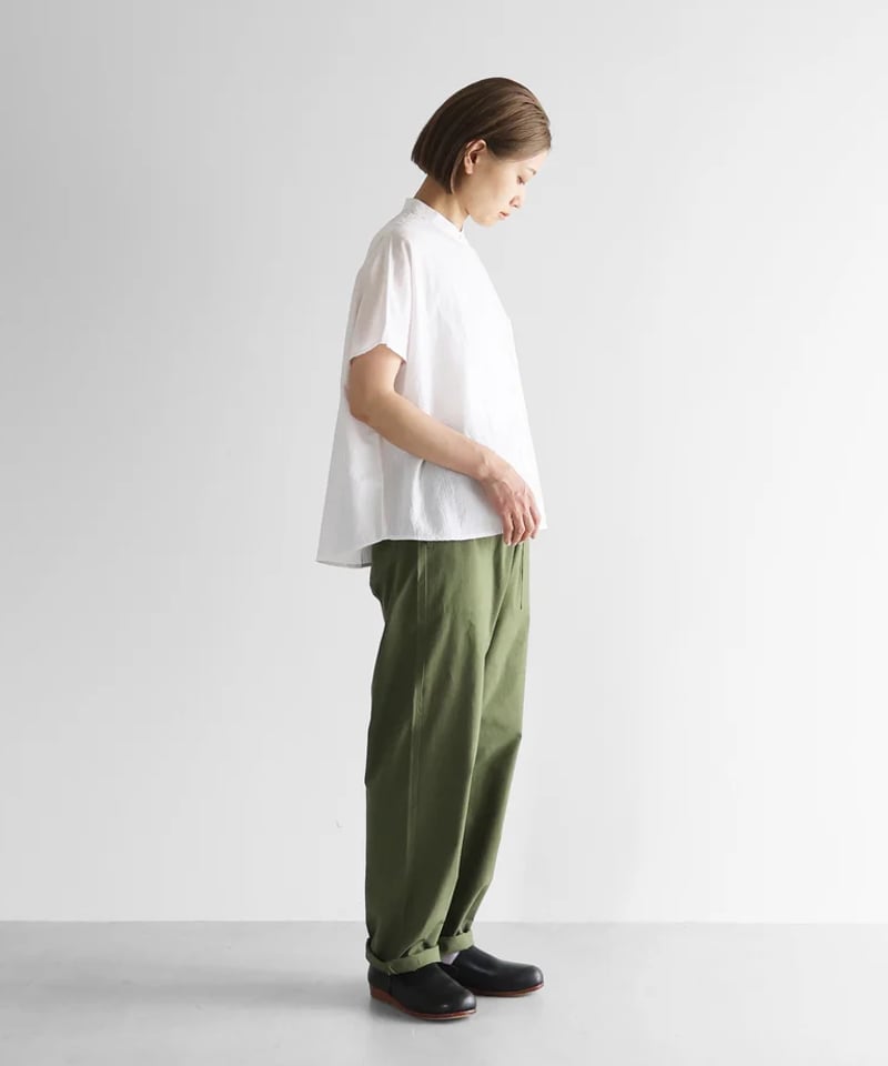HUIS |ボタニカルコードレーンバンドカラー半袖ワイドブラウス