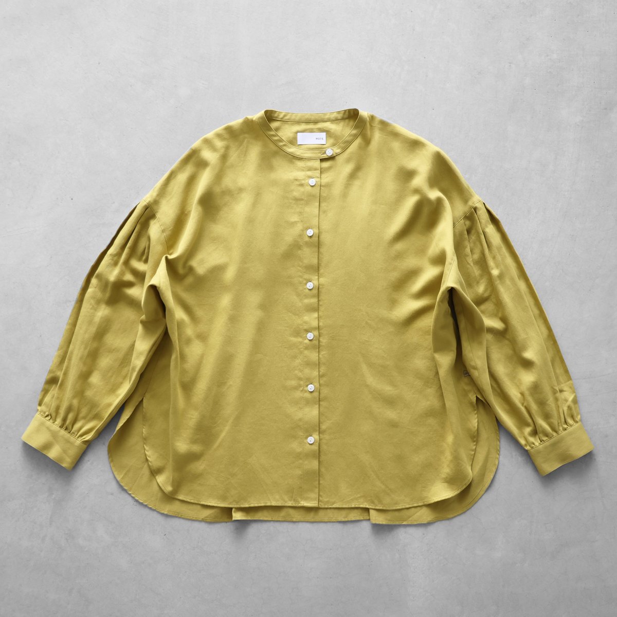 HUIS |やわらかサテンバルーンスリーブブラウス（ミモザ