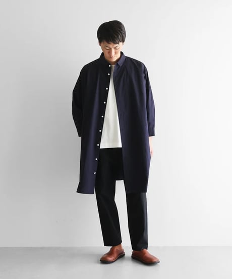 HUIS |【暮らしのおへそ一田さん×HUISコラボ】タイプライタークロスコットンおへそロングシャツ（ダークネイビー）【レディス】IH016