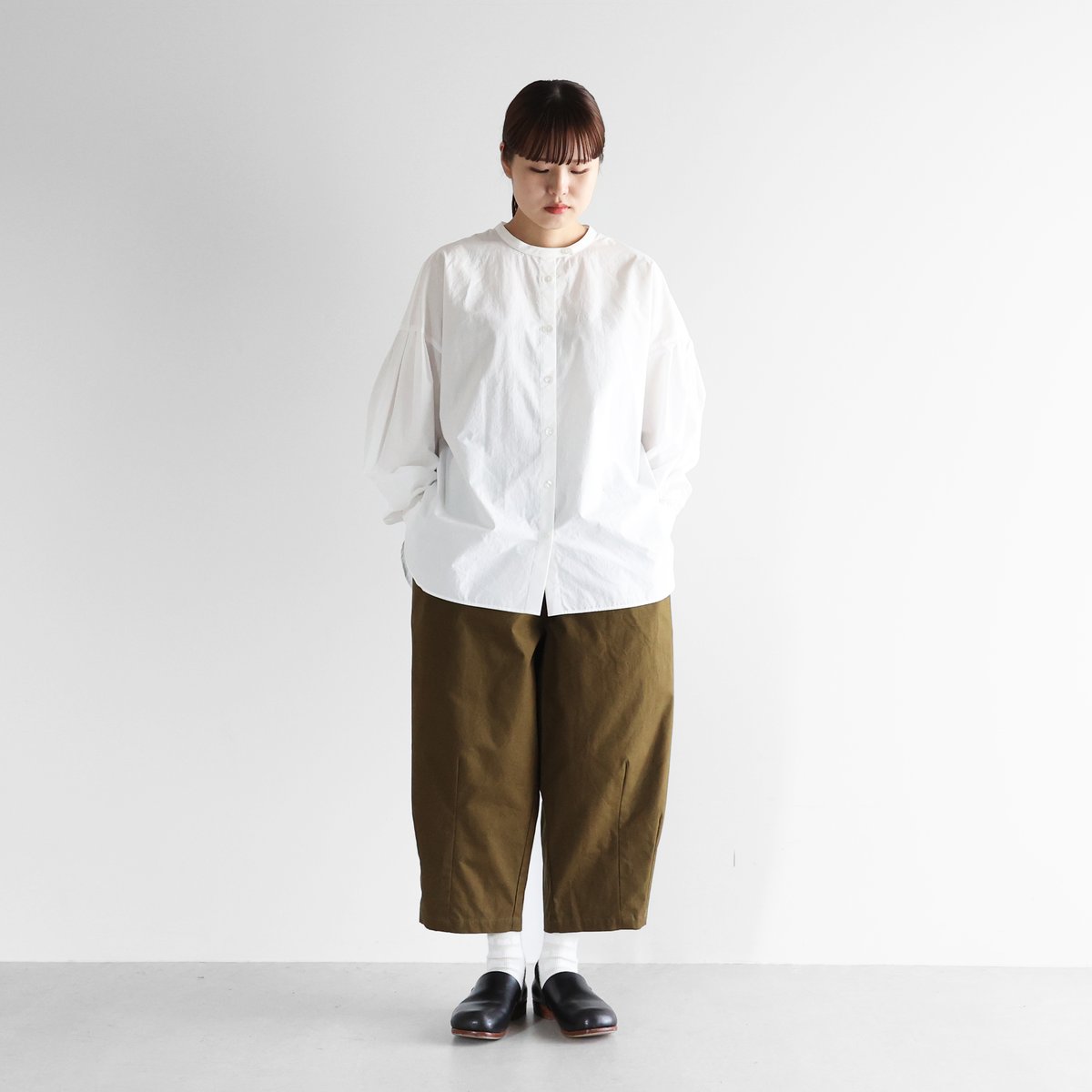 HUIS | パラシュートクロスバルーンパンツ（ダークオリーブ）【ユニ