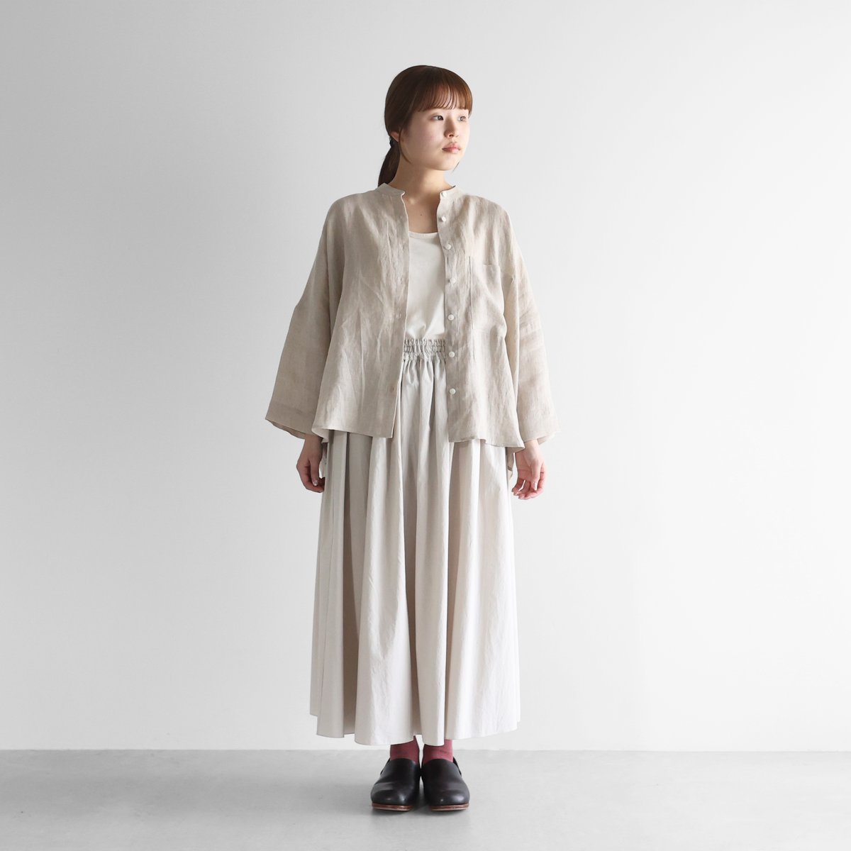 HUIS |8分袖シャトルリネンライトバンドカラーブラウス（きなり
