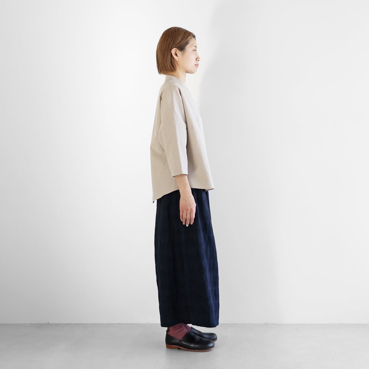 HUIS |ギザコットンヘンプバンドカラーブラウス（ナチュラルグレー