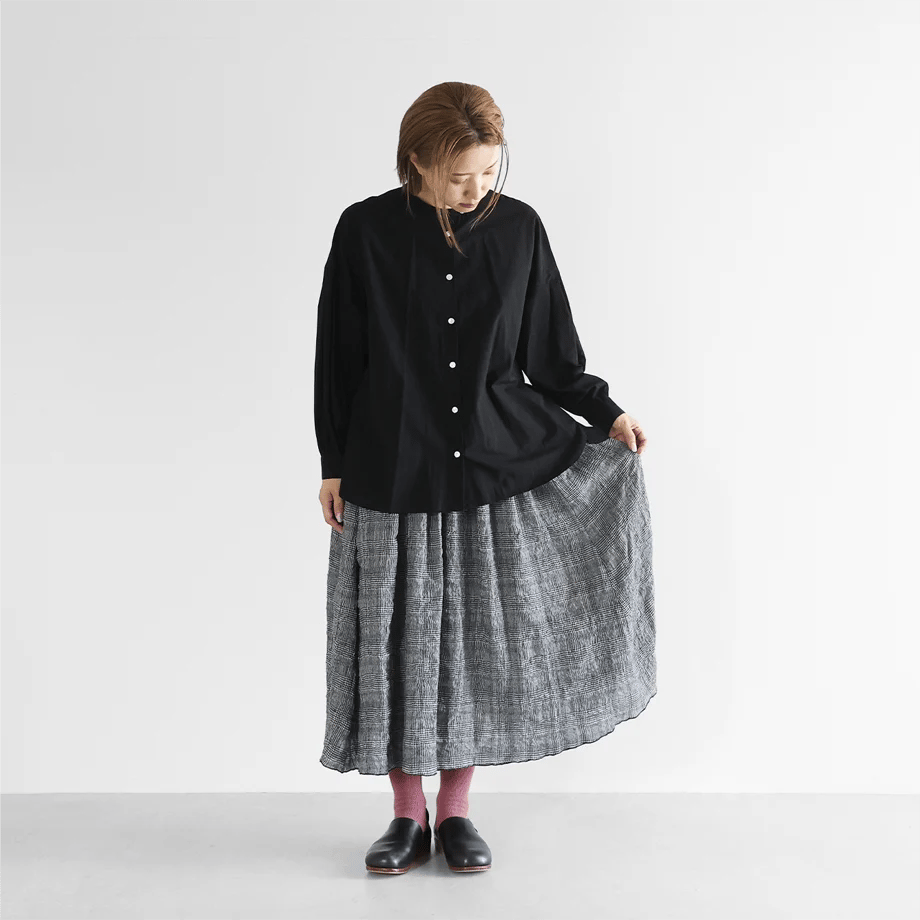 HUIS×尾州◆縮絨綿ウールガーゼ シャツ015&スカートU402◆ブラック HUIS |“HUIS×尾州”縮絨綿ウールガーゼバンドカラーオーバーシャツ