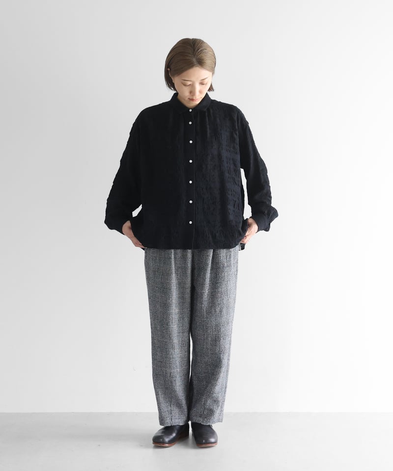 HUIS | “HUIS×尾州”縮絨綿ウールガーゼギャザーブラウス（ブラック