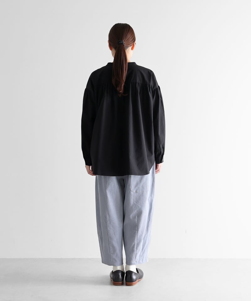 HUIS |オーガニックコットンギャザーブラウス（ブラック）【レディス