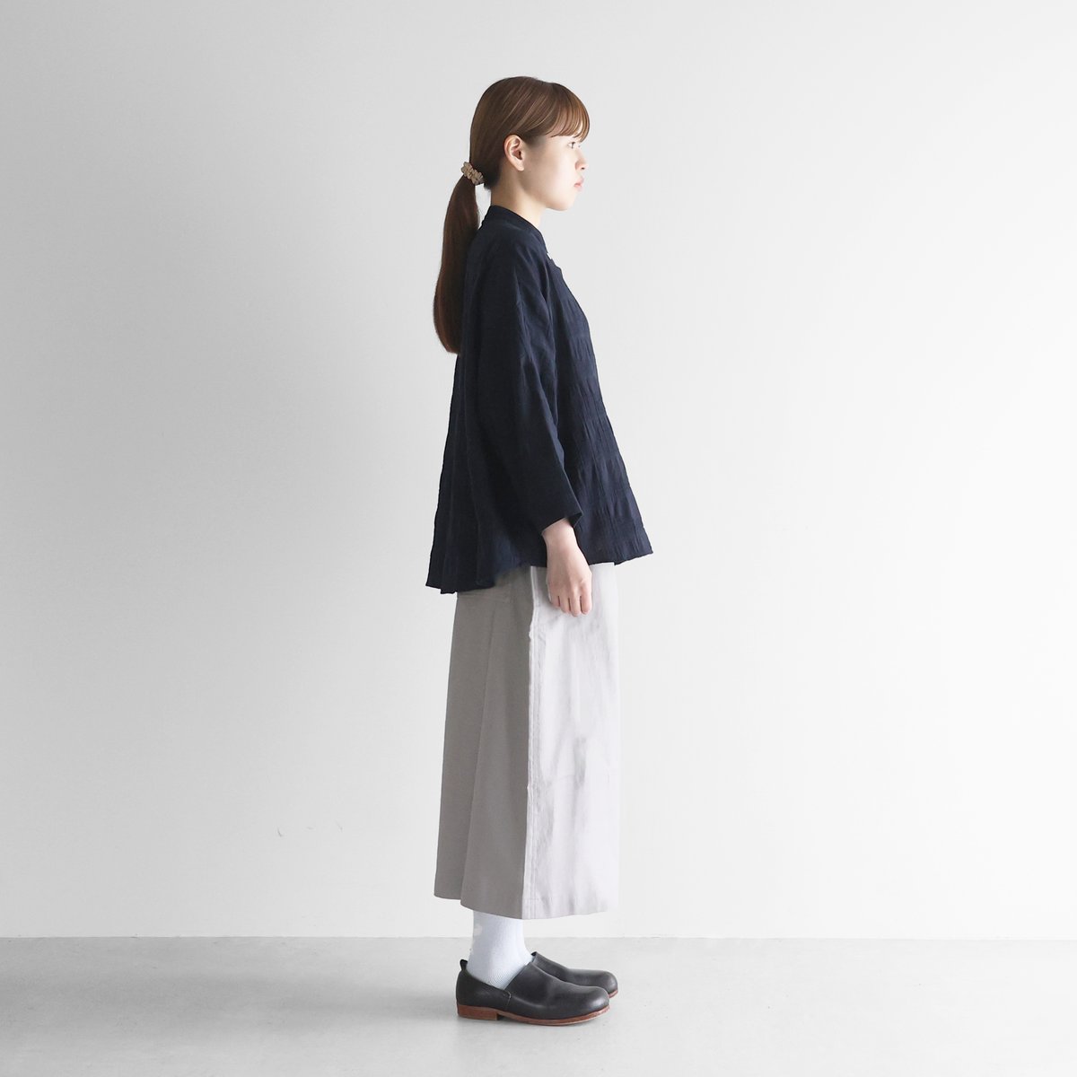HUIS |8分袖柄二重シャトルジャガードライトバンドカラーブラウス