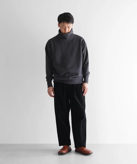 HUIS | ［HUIS in house］SUVINスウェットタートルプルオーバー（ダークグレー）【ユニセックス】SW203
