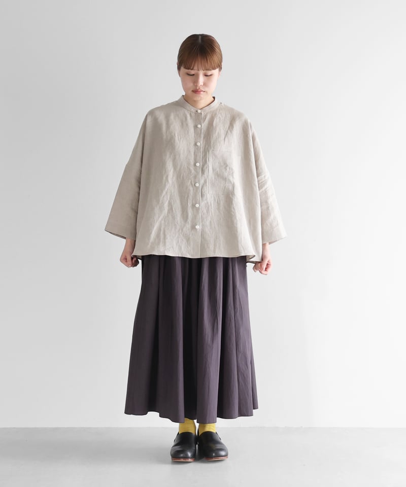 HUIS 遠州織物　シャトルリネンバンドカラーワイドブラウス ◇HUIS.◇シャトルリネン バンドカラーワイドブラウス きなり HUIS
