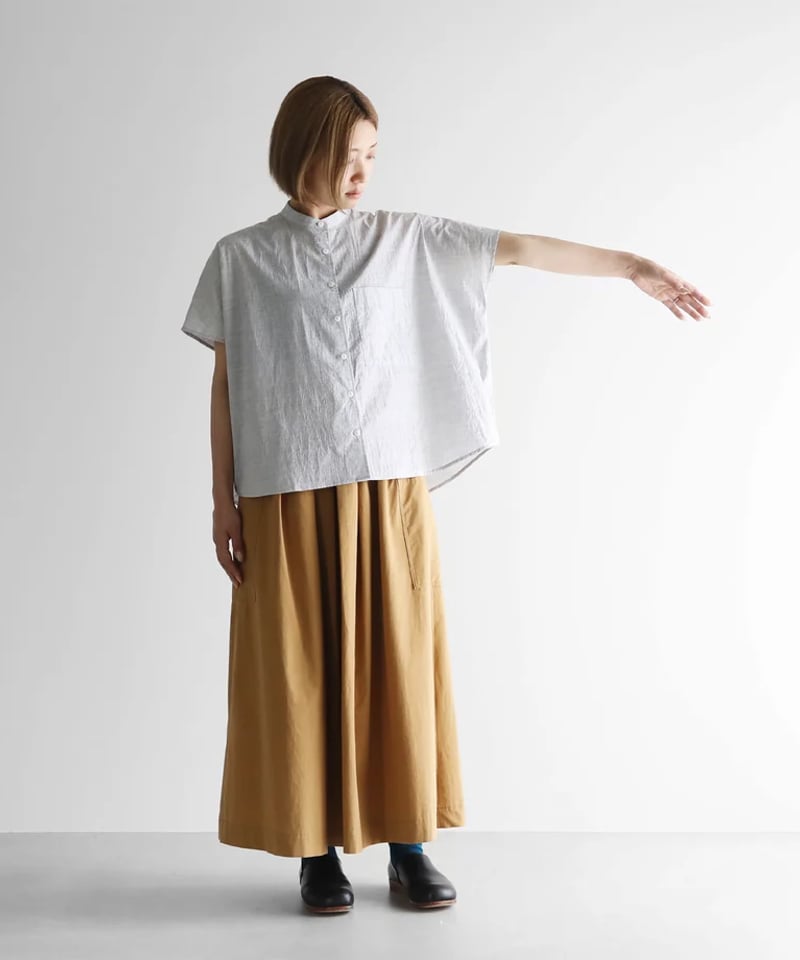 HUIS |コードレーンバンドカラー半袖ワイドブラウス （トップ糸グレー