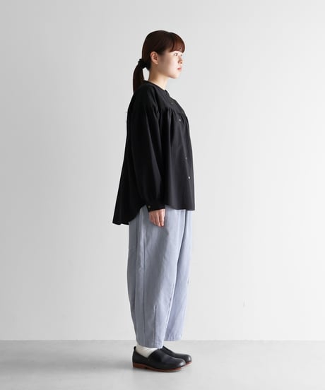 HUIS |オーガニックコットンギャザーブラウス（ブラック）【レディス】U116
