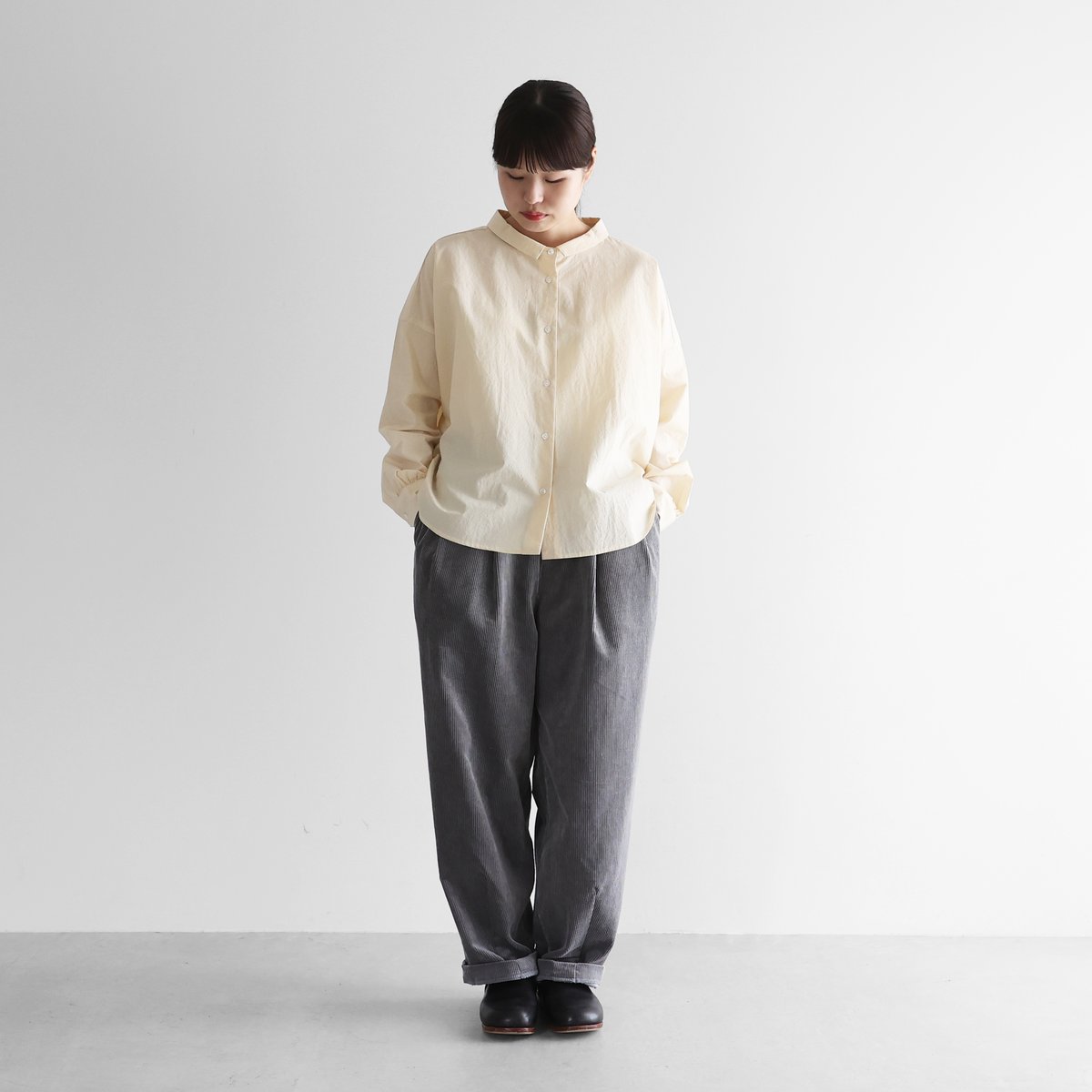 HUIS | 綿麻コーデュロイワイドパンツ（細畝・ライトグレー）【ユニ