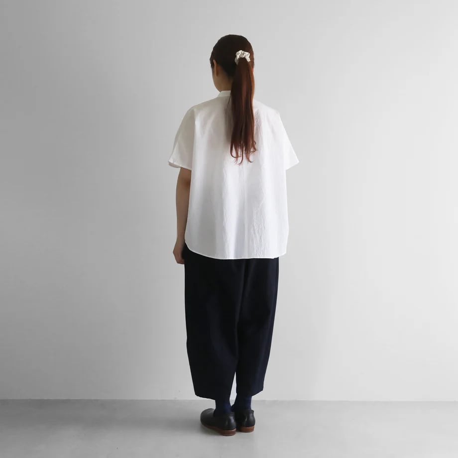 HUIS |コードレーンバンドカラー半袖ワイドブラウス （白）【レディス