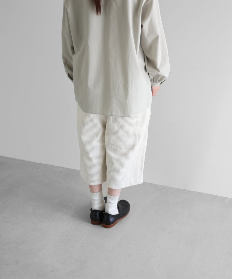HUIS | シャトルコーデュロイ8分丈パンツ（極太畝・オフホワイト