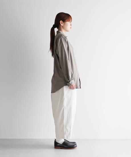 HUIS | シャトルコーデュロイバルーンパンツ（極太畝・オフホワイト）【ユニセックス】 506